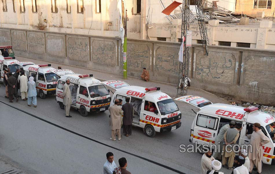 Militants kill 20 passengers in pakistan4
