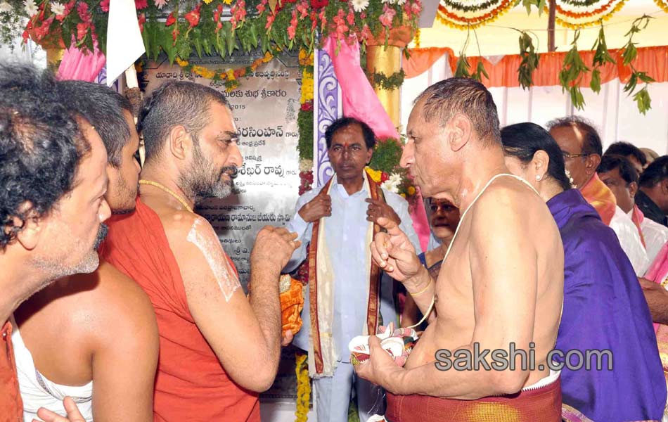 kcr lay foundation stone for yadagirigutta works to day - Sakshi10