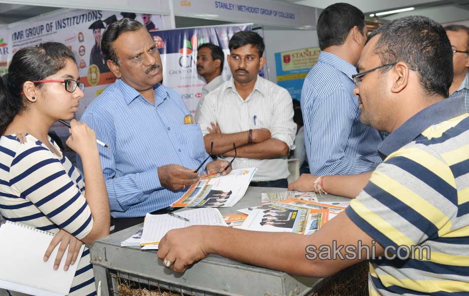 sakshi bhavitha education fair 2015 - Sakshi1