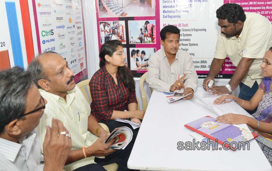 sakshi bhavitha education fair 2015 - Sakshi6