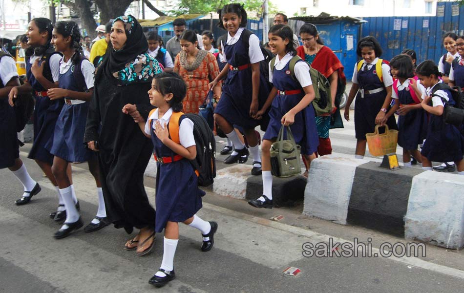 childrens are in school after summer holidays - Sakshi8