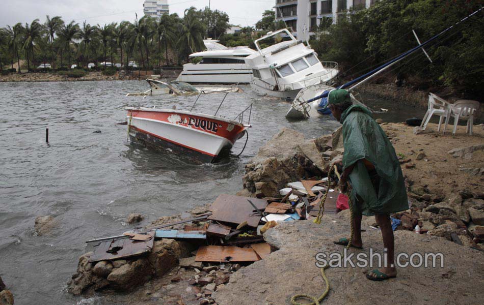 MEXICO WEATHER STORM CARLOS2