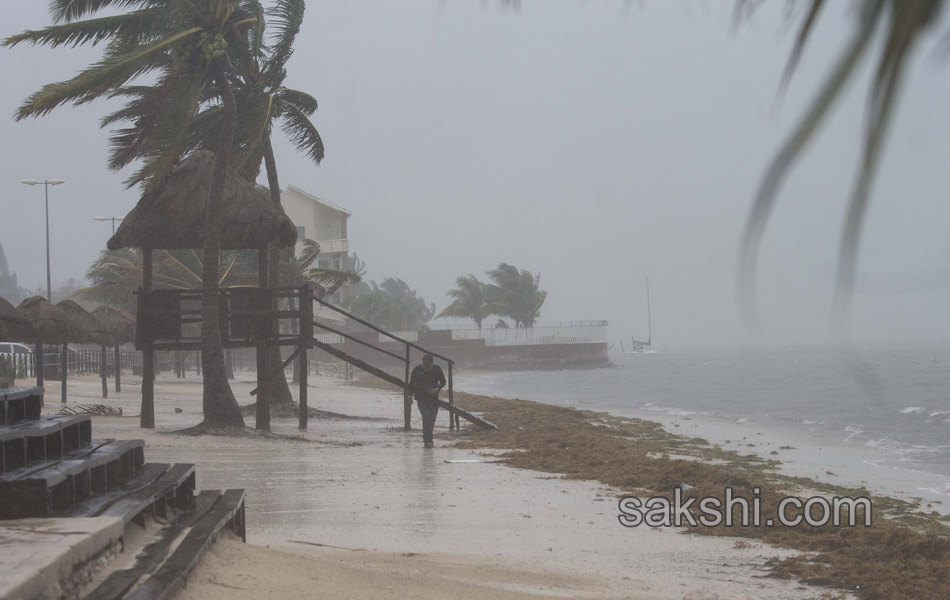 MEXICO WEATHER STORM CARLOS5