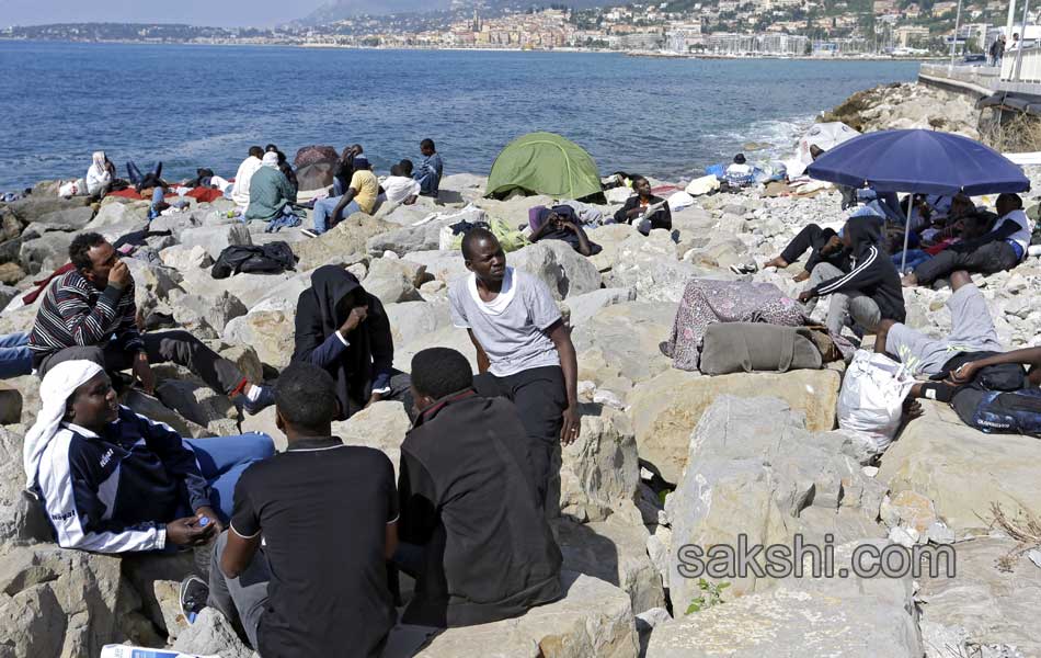 Italy threatens to give Schengen visas to migrants as EU ministers meet17