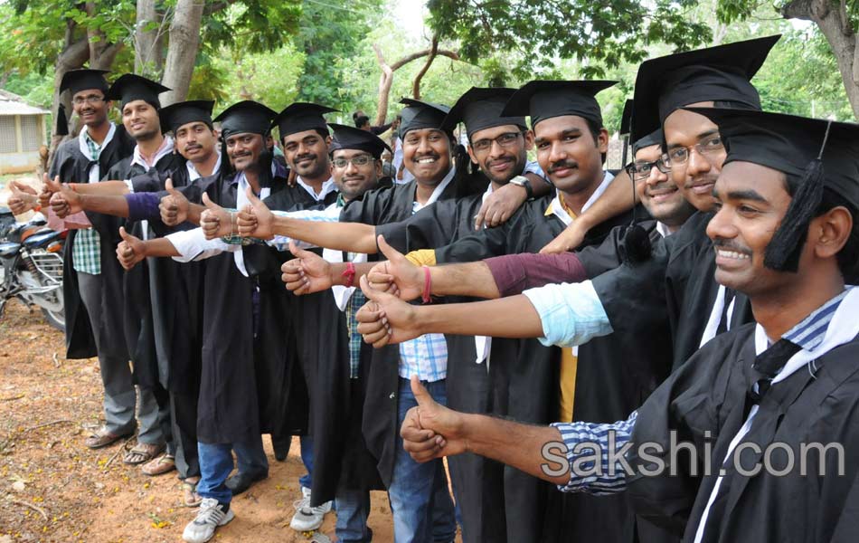 sv university convocation held in a grand manner11