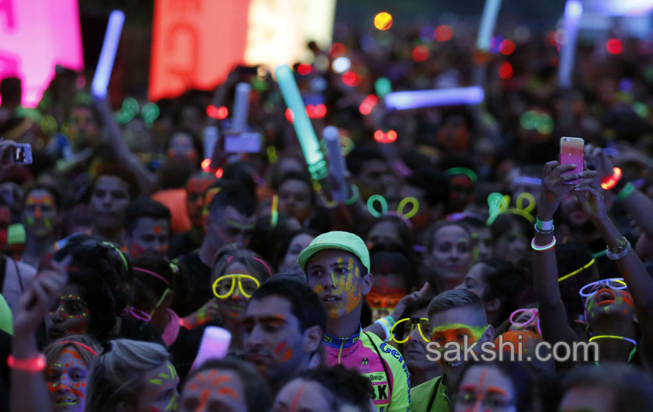 Electric run in paris - Sakshi12