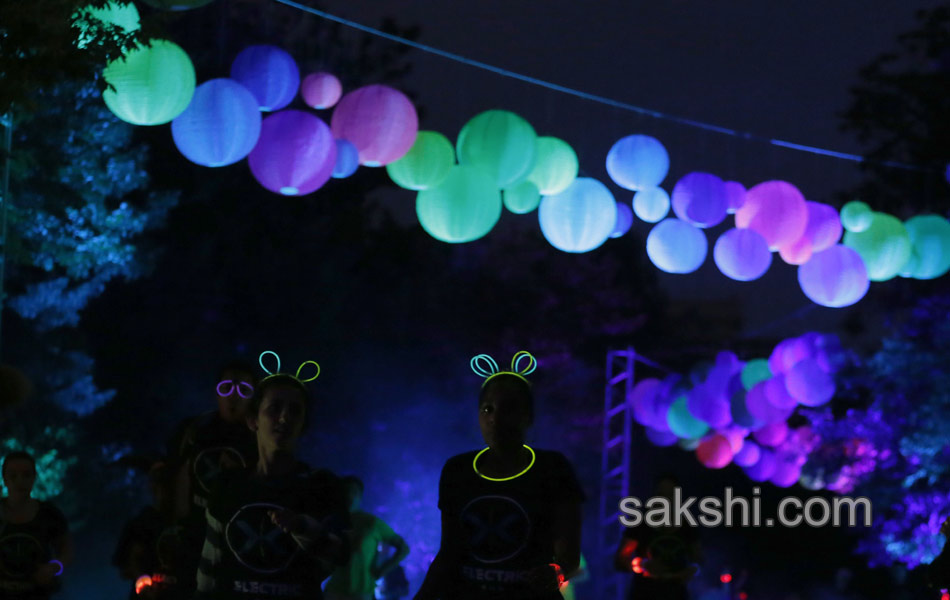 Electric run in paris - Sakshi15