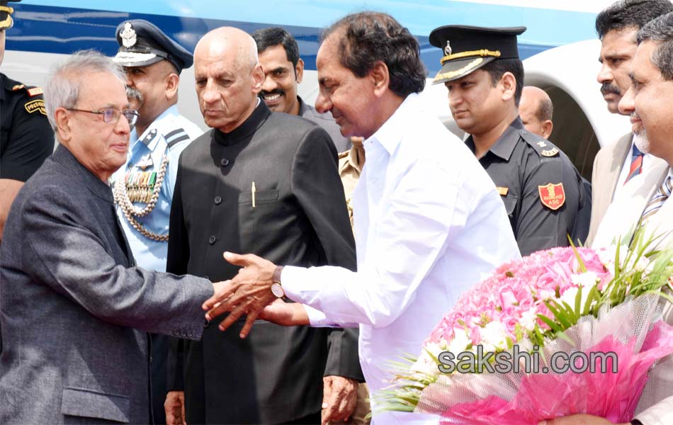 President arrives in Hyderabad - Sakshi3