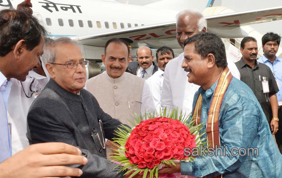 President arrives in Hyderabad - Sakshi6