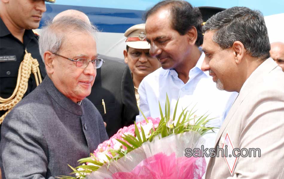 President arrives in Hyderabad - Sakshi11