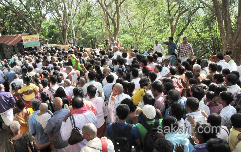 minor stampede in tirumala several injured4