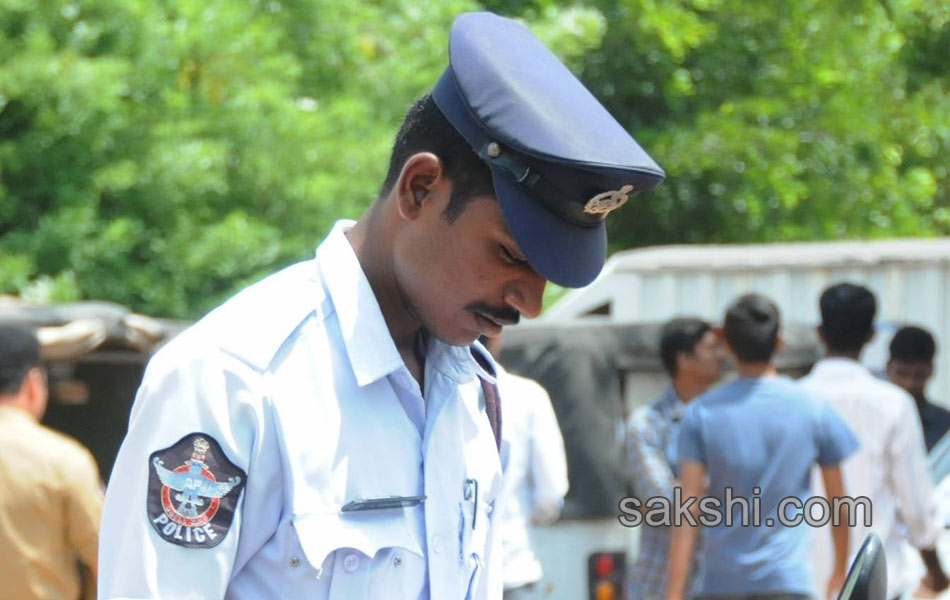 driving licence in police - Sakshi17