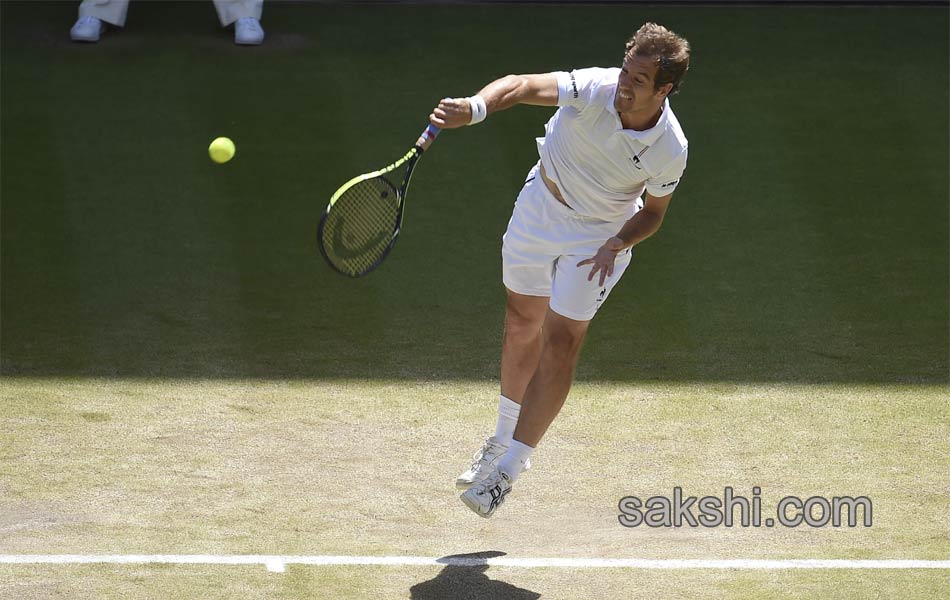 Roger Federer advances to 10th Wimbledon final1