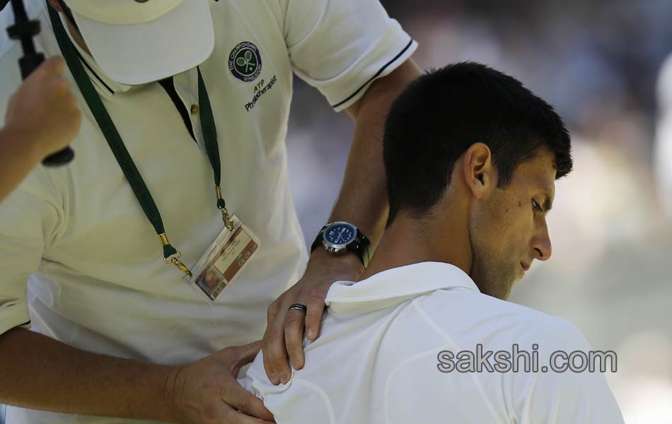 Roger Federer advances to 10th Wimbledon final8