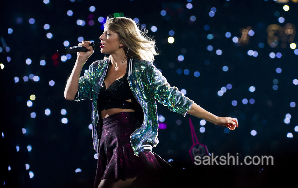 Taylor Swift Performs at MetLife Stadium3