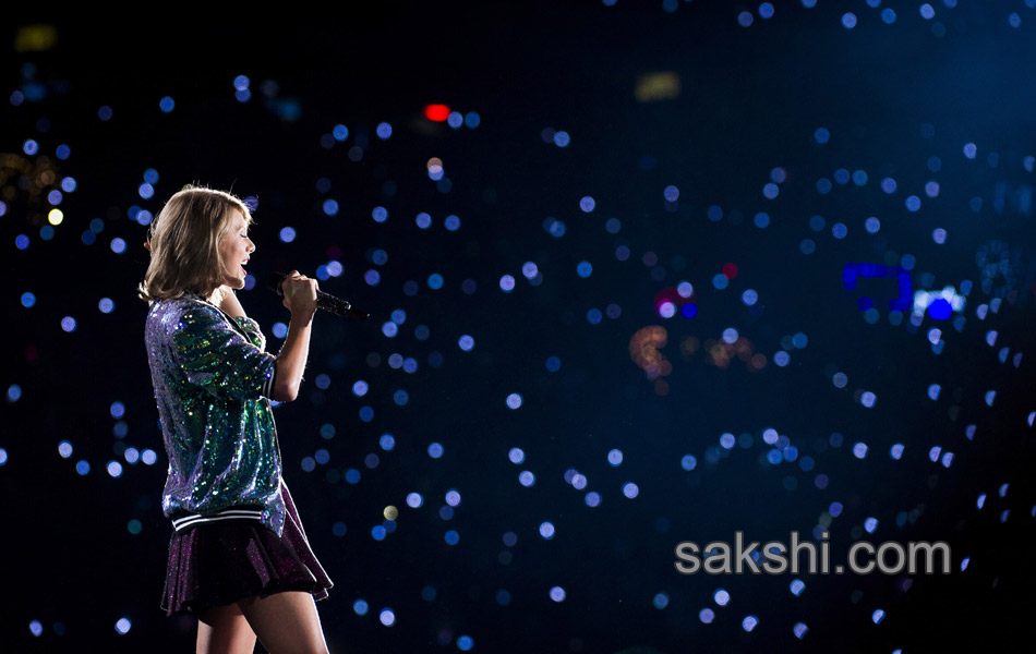 Taylor Swift Performs at MetLife Stadium5