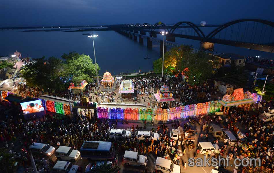 Pushkaralu 2015 Godavari Set To Consecrate Devotees - Sakshi7