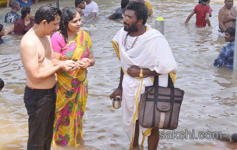 Pushkaralu 2015 Godavari Set To Consecrate Devotees - Sakshi13