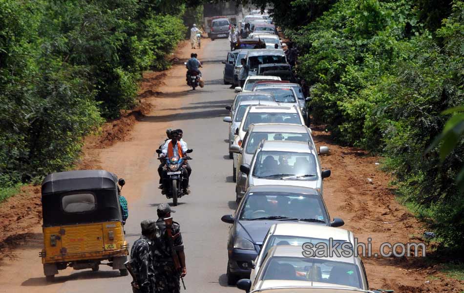 Traffic jam in AP telangana during godavari puskaras20