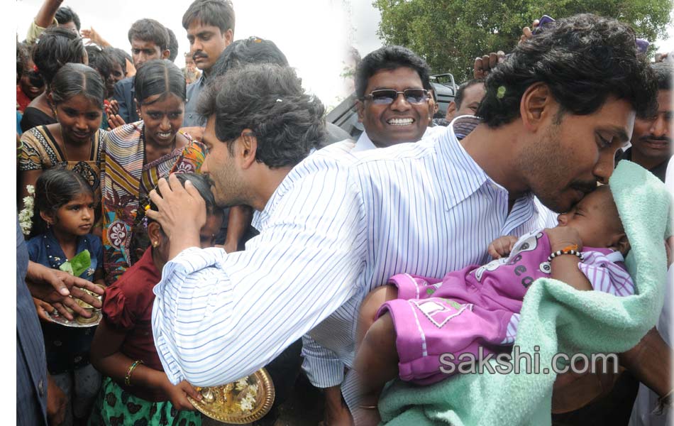 YS jagan raithu bharosa yatra - Sakshi6
