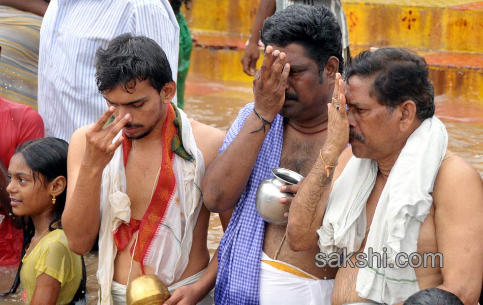 holy pushkaralu comes to Tenth day14