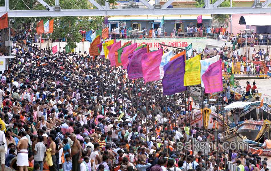 holy pushkaralu comes to Tenth day1