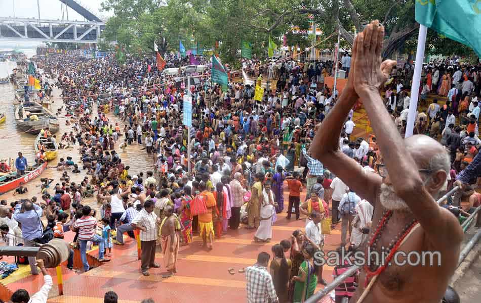 holy pushkaralu comes to Tenth day2