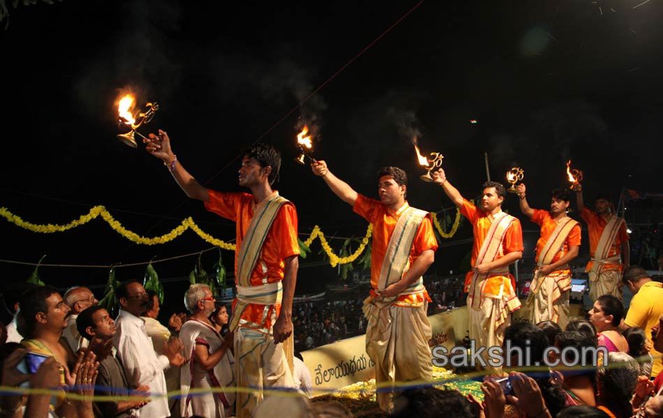 Godavari pushkaralu closing ceremony9
