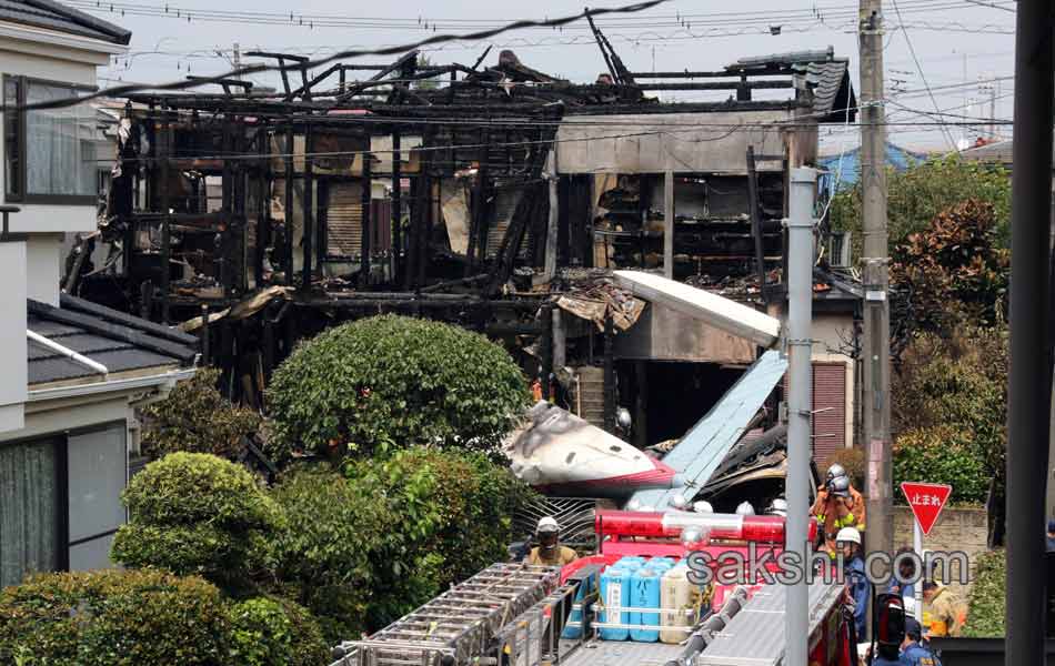 plane crashed into a residential area in Tokyo10