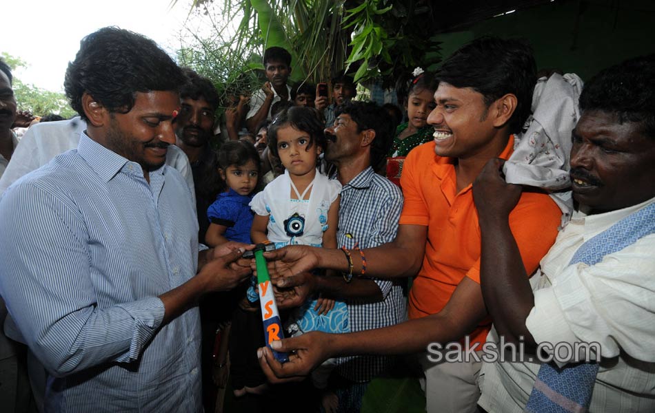 ys jagan Raithu Bharosa Yatra concluded in anantapur district - Sakshi7