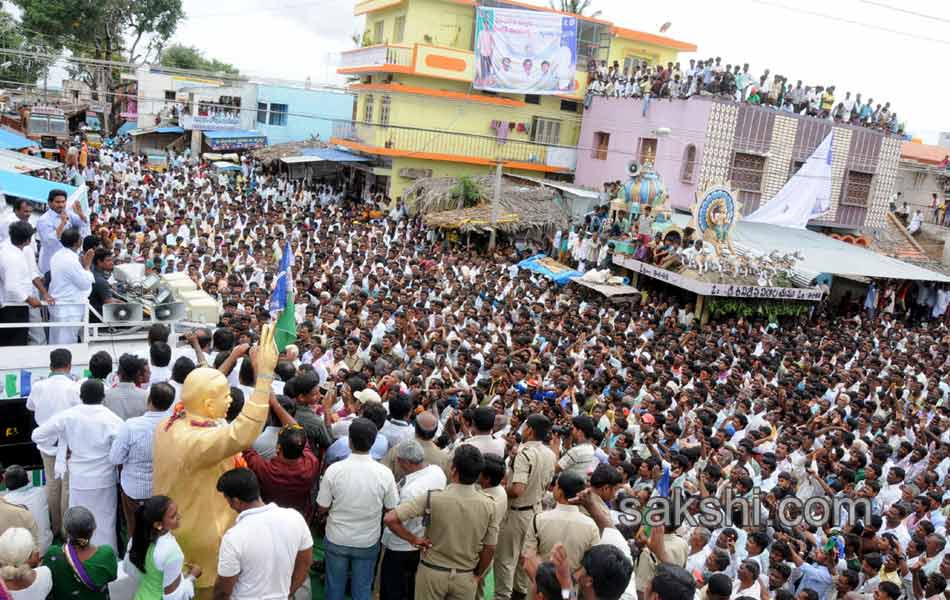 ys jagan Raithu Bharosa Yatra concluded in anantapur district - Sakshi10