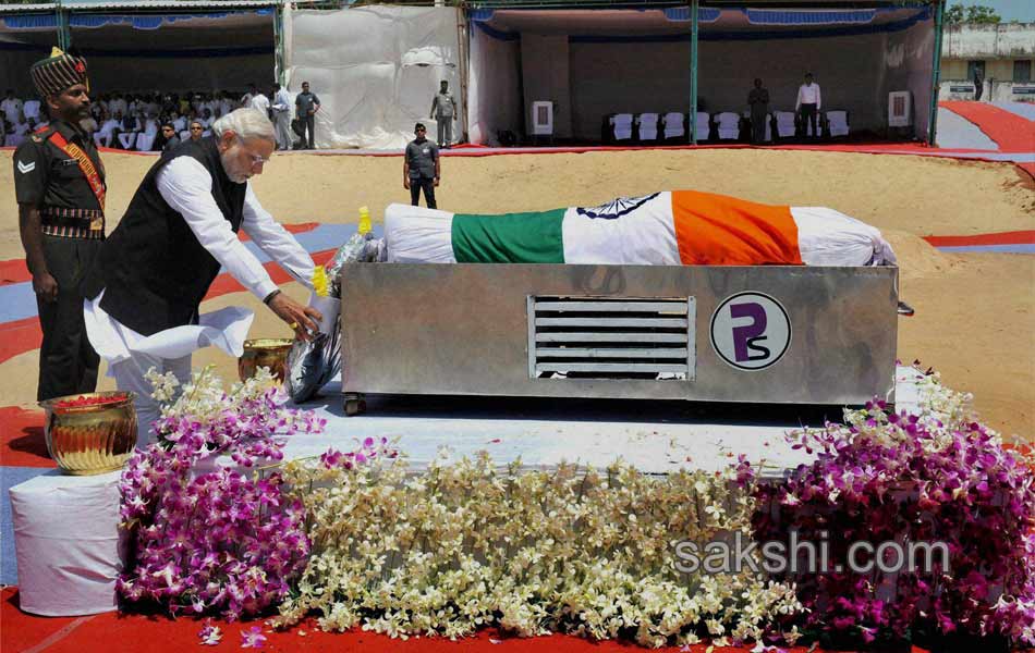 Kalam laid to rest in Rameswaram - Sakshi13