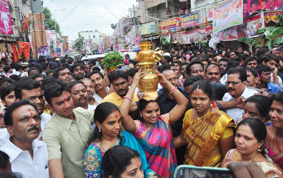 bonalu in hyderabad - Sakshi10