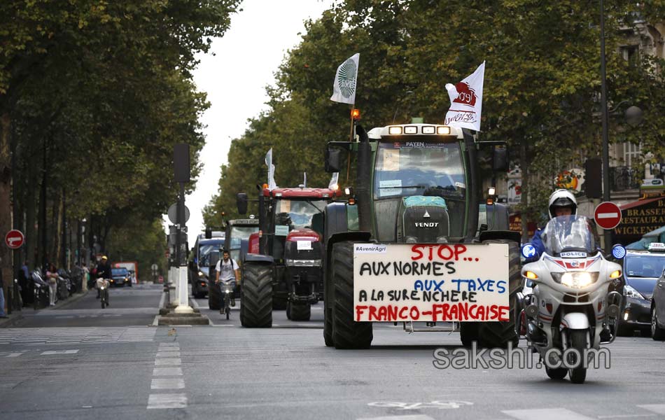 Tractors roll along a street in Paris1