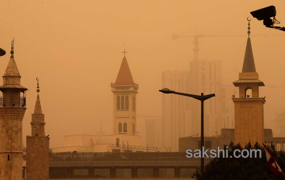 Unseasonal sandstorm hits Lebanon Syria7