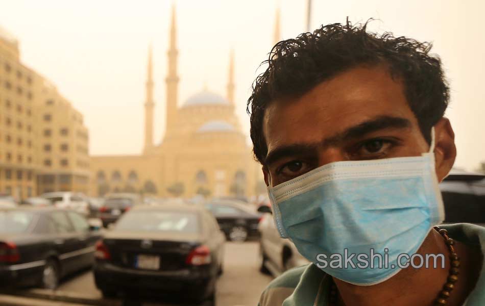 Unseasonal sandstorm hits Lebanon Syria15