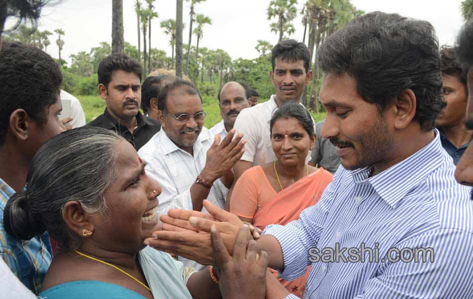 YS jagan mohan reddy tourn in Bandar district - Sakshi9