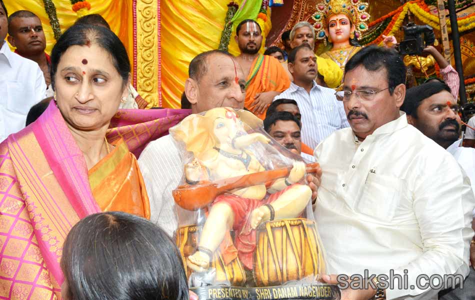 Governor perfoms ganesha puja at Khairatabad4