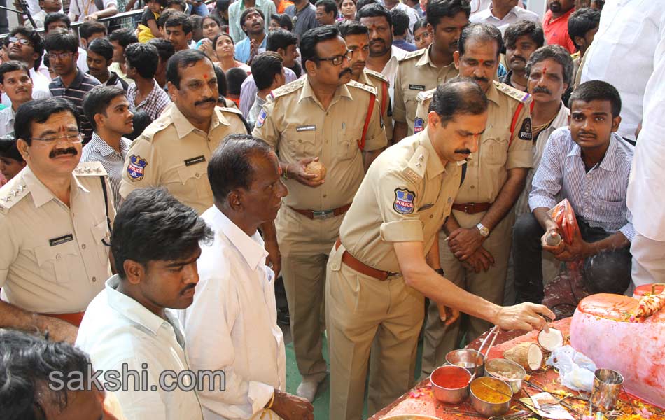 Governor perfoms ganesha puja at Khairatabad10