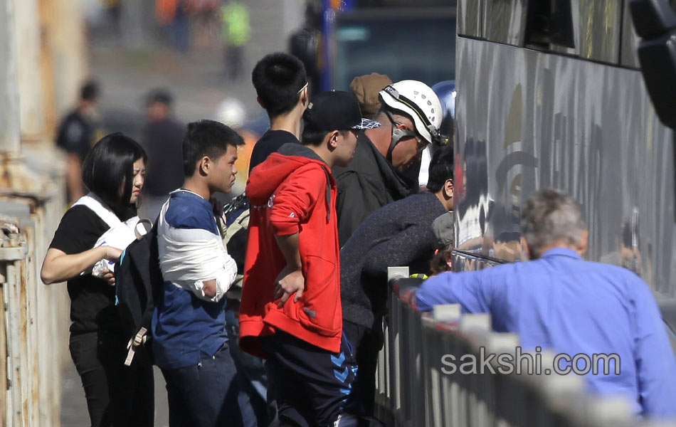 Seattle Tour Bus Crash14