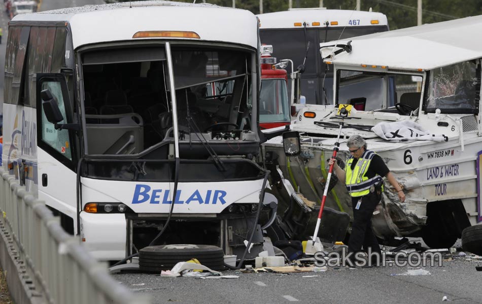 Seattle Tour Bus Crash19