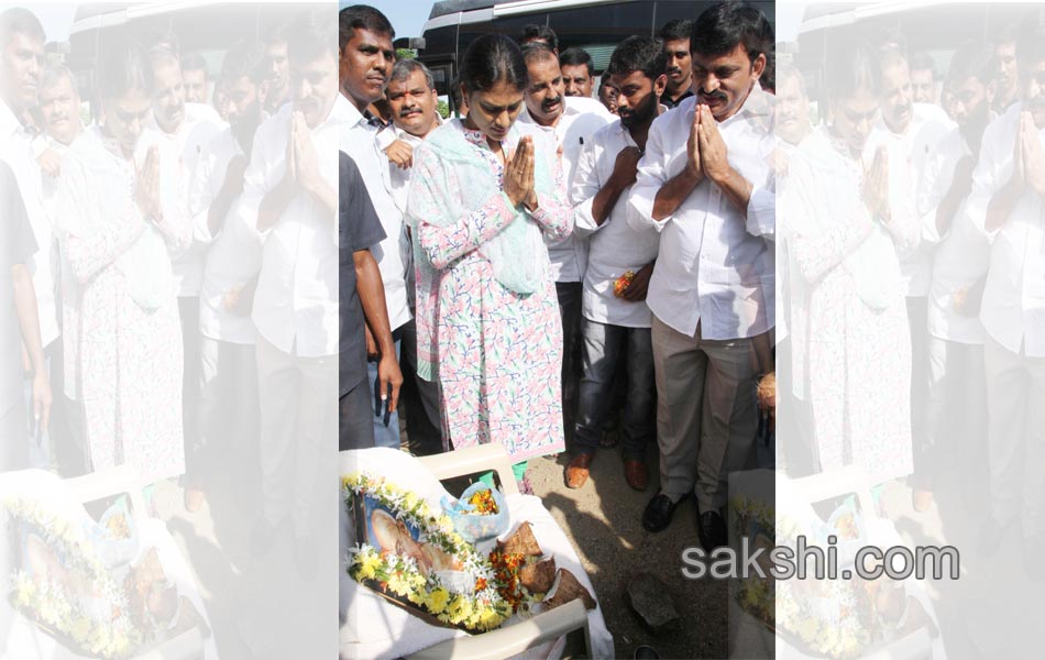 YS Sharmila Paramarsha Yatra in KareemNagar District  Day 28