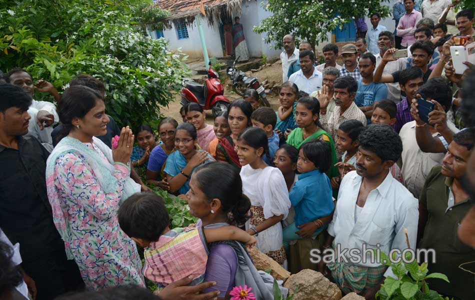 YS Sharmila Paramarsha Yatra in KareemNagar District  Day 211