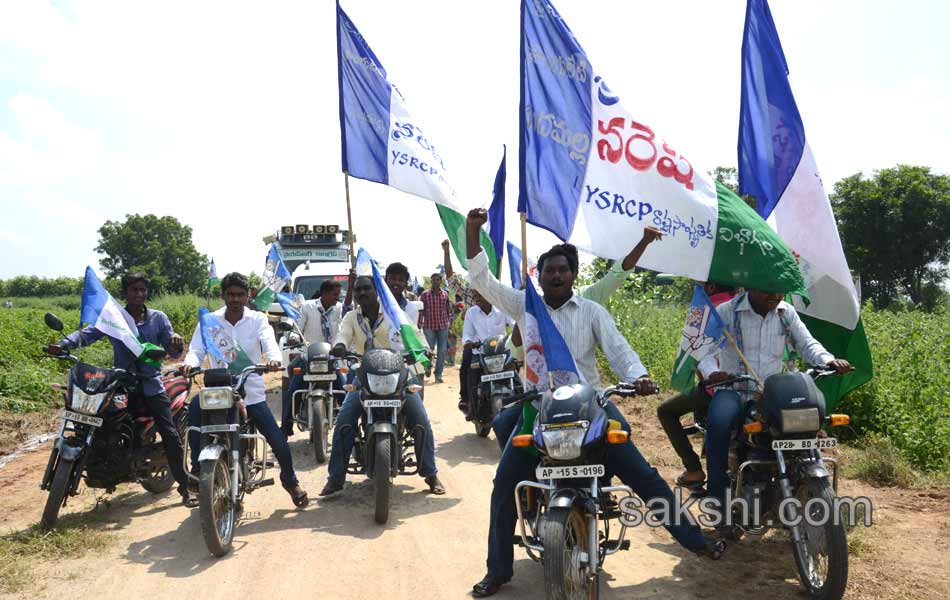 ys sharmila paramarsha yatra in adilabad district - Sakshi15