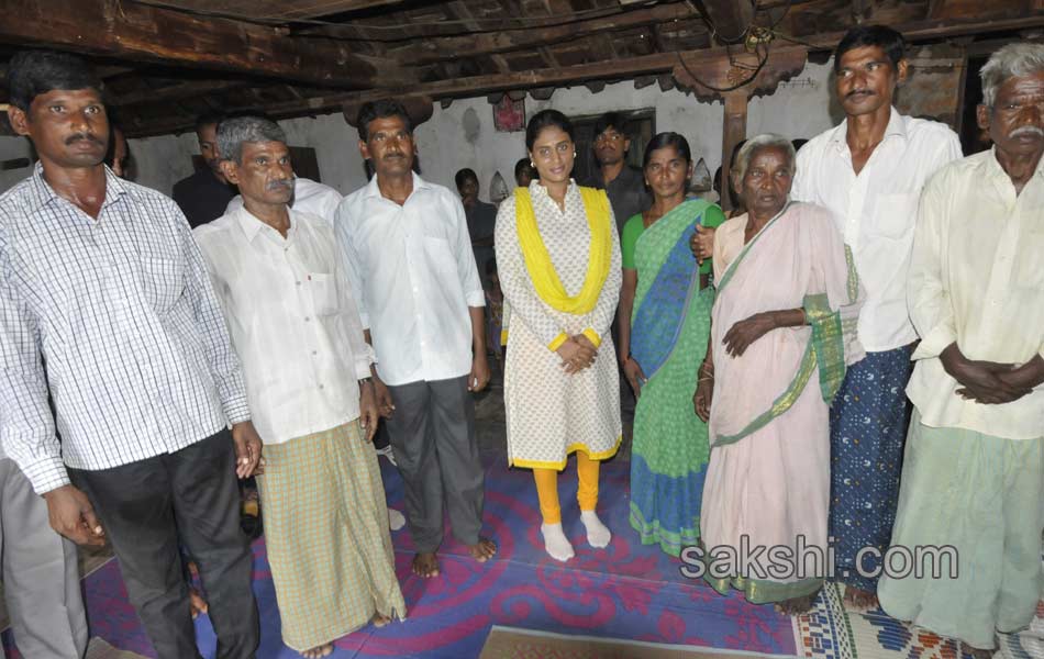 YS Sharmila Paramarsha Yatra Adilabad - Sakshi1