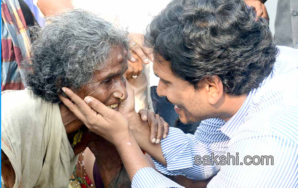 ys jagan mohan reddy supports bhogapuram farmers protes - Sakshi2