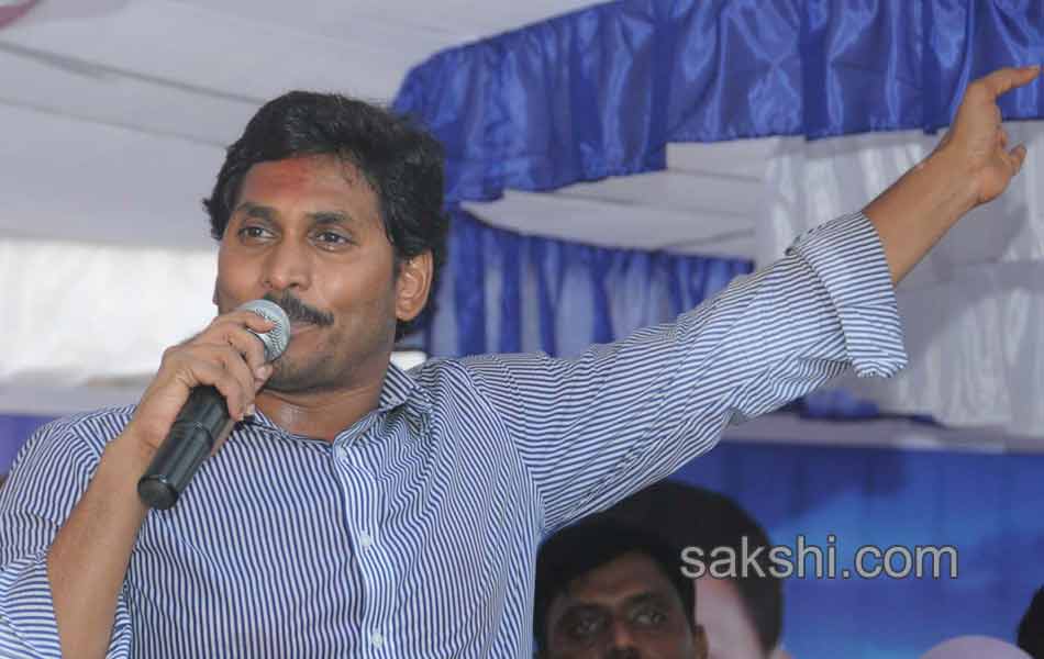 ys jagan mohan reddy supports bhogapuram farmers protes - Sakshi15