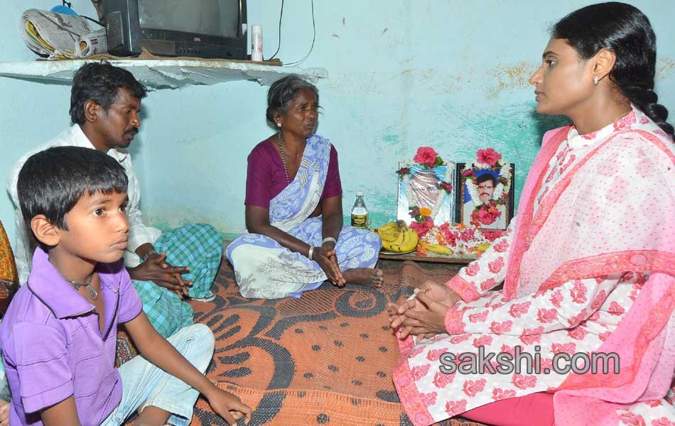 YS sharmila paramarsha yatra in nizamabad district1