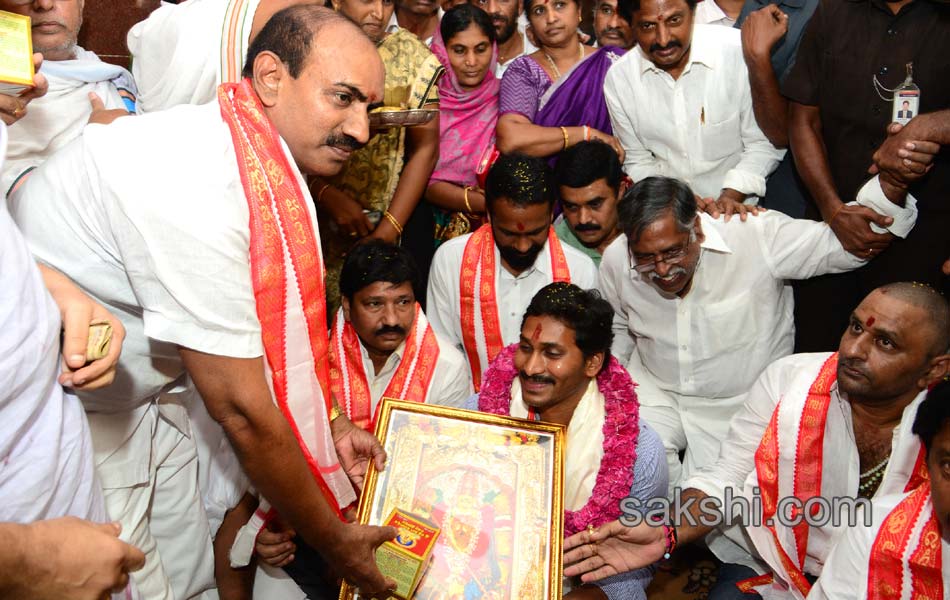 ys jaganmohan reddy in vijayawada kanaka durgamma temple - Sakshi6