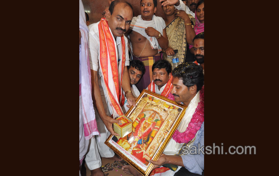 ys jaganmohan reddy in vijayawada kanaka durgamma temple - Sakshi7